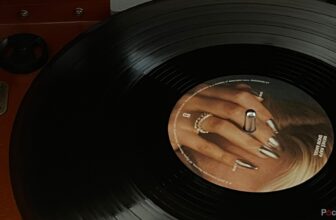 Why vinyls are the oldest, but trendiest method to hearken to music